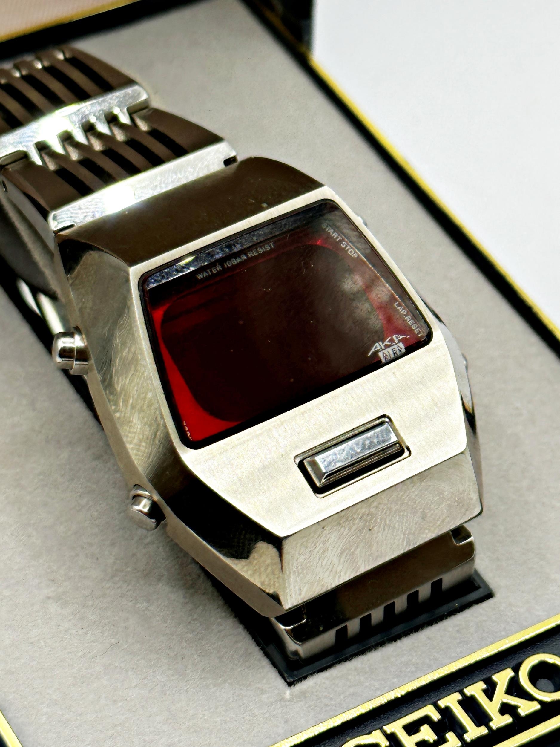 Seiko AKA Alba stainless steel gents 'Space Watch' W670-4000, box