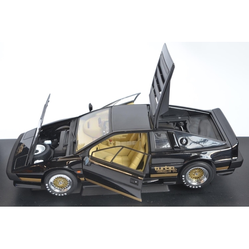 Autoart 1/18 scale highly detailed Lotus Esprit Turbo model car