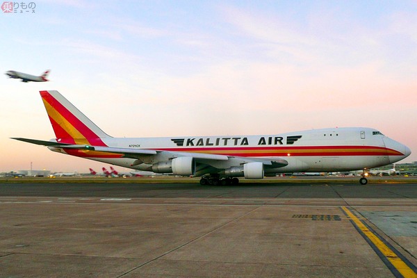 窓なかったアメリカの新型コロナ救援チャーター機 飛ばした「カリッタ
