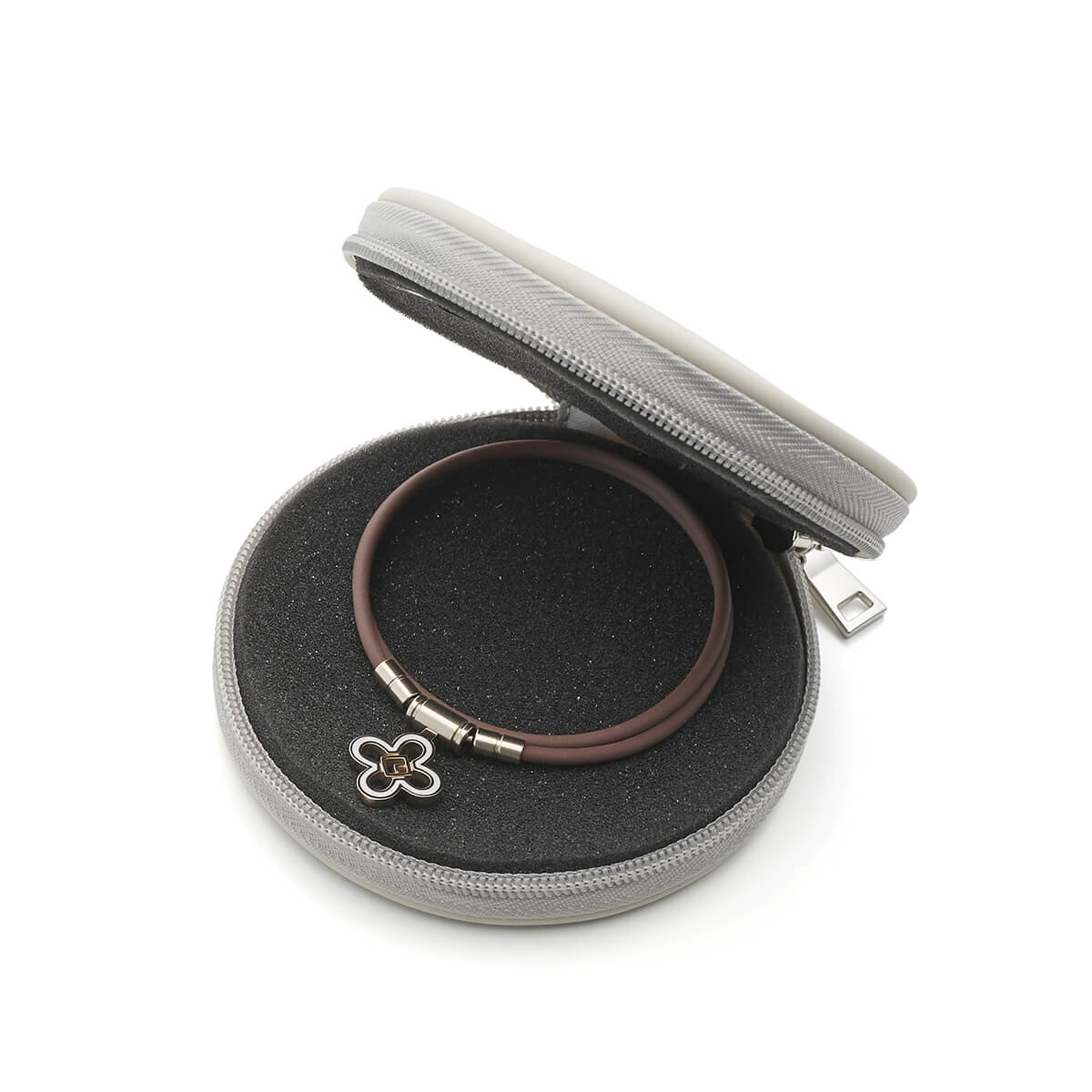 花びらの中にさりげなくコラントッテロゴをあしらった華やかなデザイン