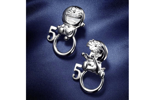 シェラカップや銀製バッジなど！ 『大人の逸品』からドラえもん50周年