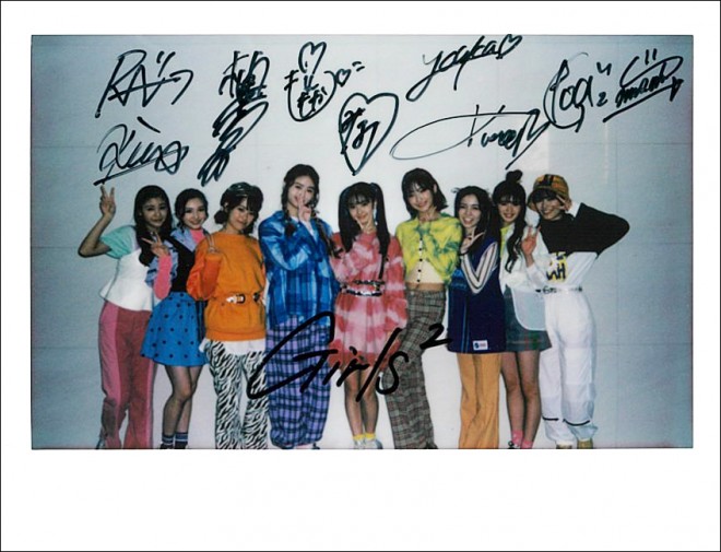 Girls2直筆サイン入りチェキ | オリコンニュース（ORICON NEWS）