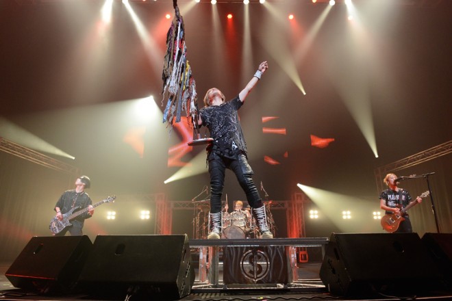 オリフェスレポ】男らしく骨太なライブで魅せるSPYAIR、「ロックは自由