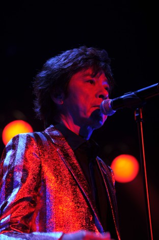 還暦”ヒデキを野口五郎が祝福「抱いていいか？」 | オリコンニュース