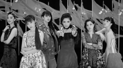 Flower、6人が織りなす圧巻ダンスで“二面性”表現 | オリコンニュース