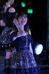 モーニング娘。'21佐藤優樹、らしさ全開の卒業スピーチ 黒とエメラルド