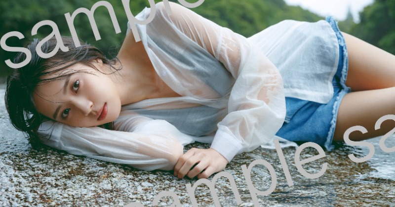 櫻坂46小林由依、濡れたシャツに張り付く白肌 2nd写真集特典6種公開
