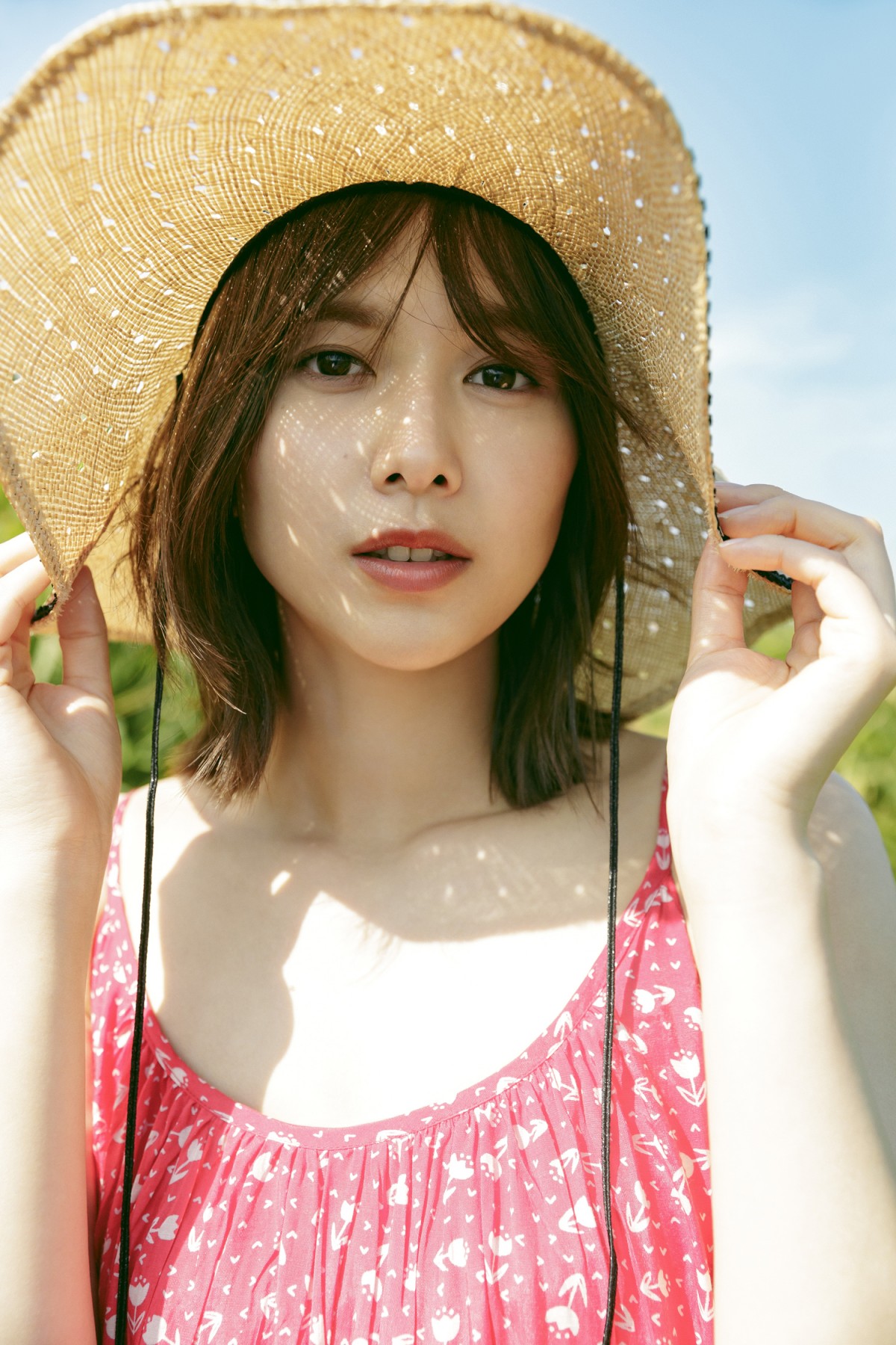 櫻坂46渡邉理佐「卒業記念本」特典ポスター公開 菅井友香＆原田葵との2