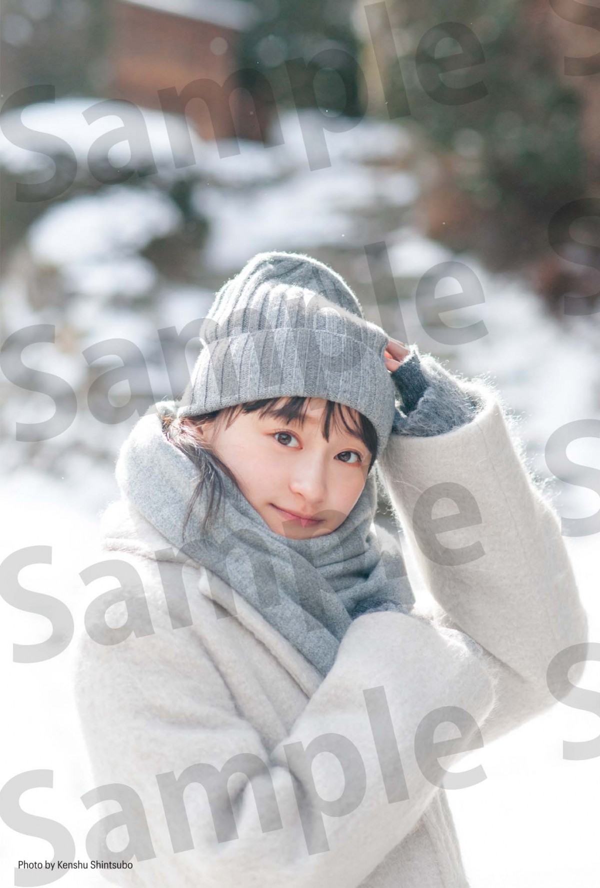 日向坂46影山優佳1st写真集、美脚あらわな特典ポストカード公開 ネット