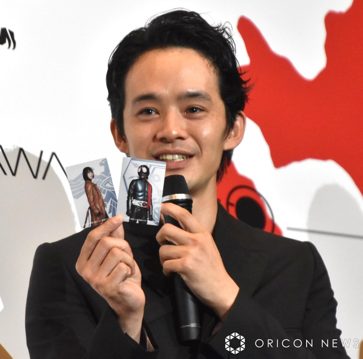 池松壮亮『シン・仮面ライダーカード』で神引きも疑いの目「スタッフが