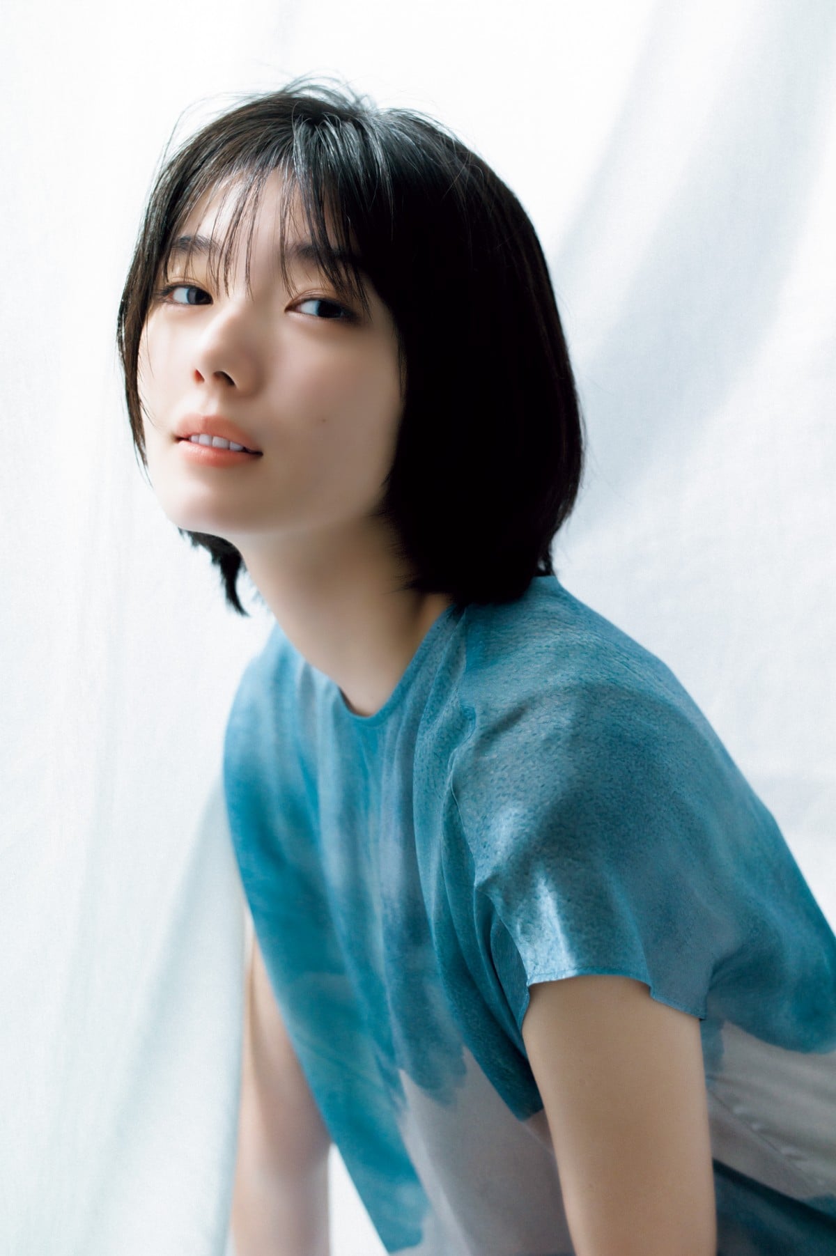 櫻坂46“新センター”藤吉夏鈴、爽やかワンピで夏の輝き 『マガジン