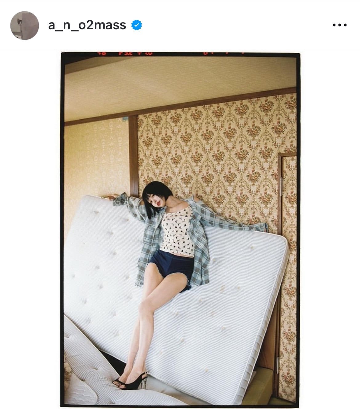 画像・写真 | あのちゃん、“超ミニ”で太もも全開 艶やか美脚の色っぽ