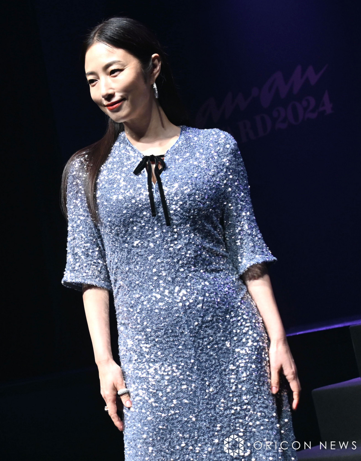 画像・写真 | MEGUMI「すべての女性にエールを」 ド派手な輝くシルバー