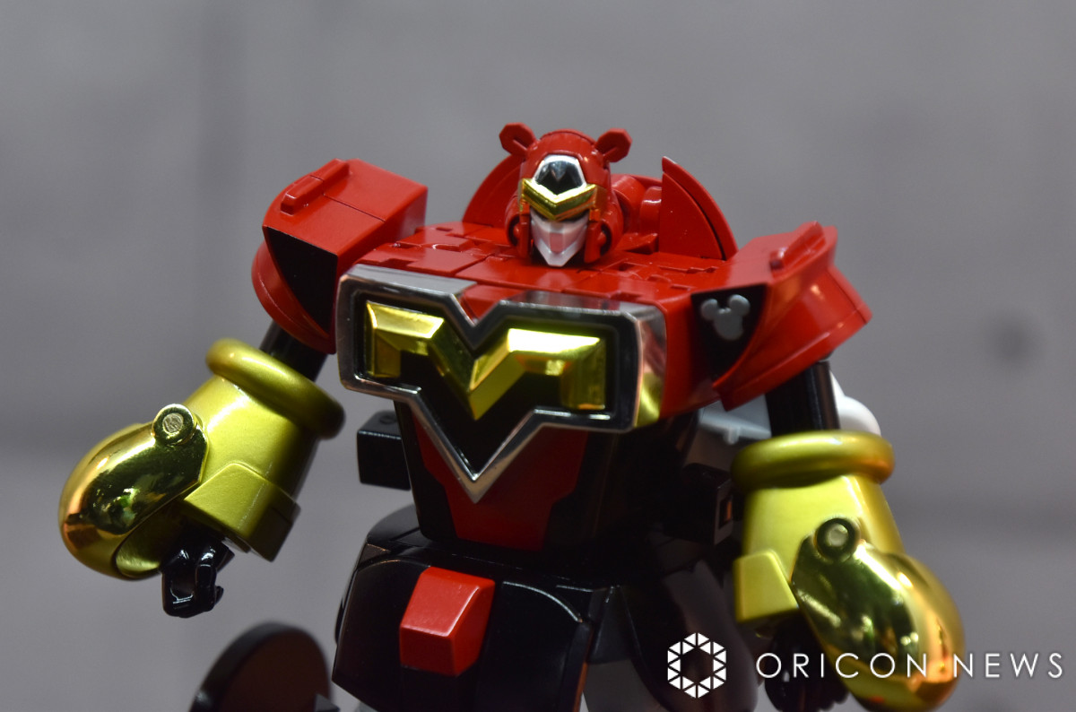 ミッキーマウス、超合金に 単独でロボットに超変形 デザインは巨匠
