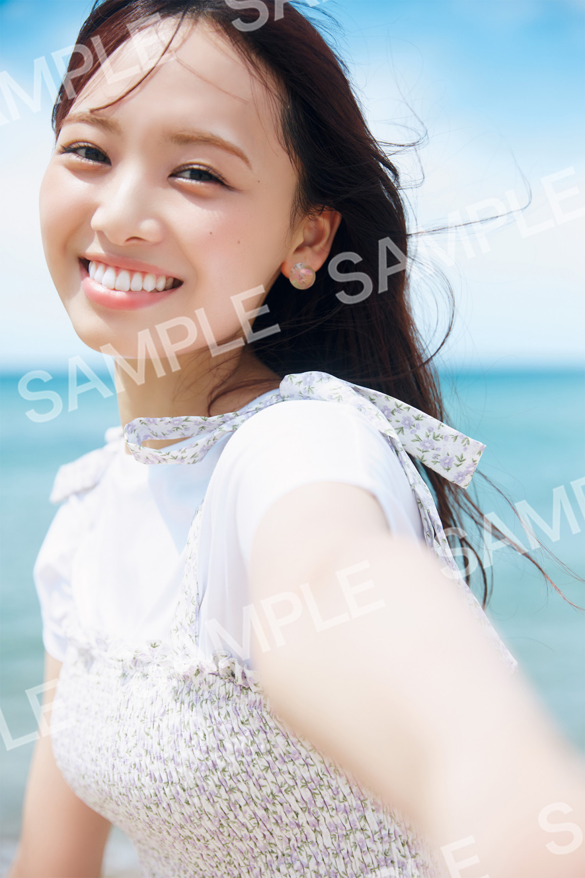 日向坂46濱岸ひより1st写真集、特典ポストカード全6種公開 Tシャツを