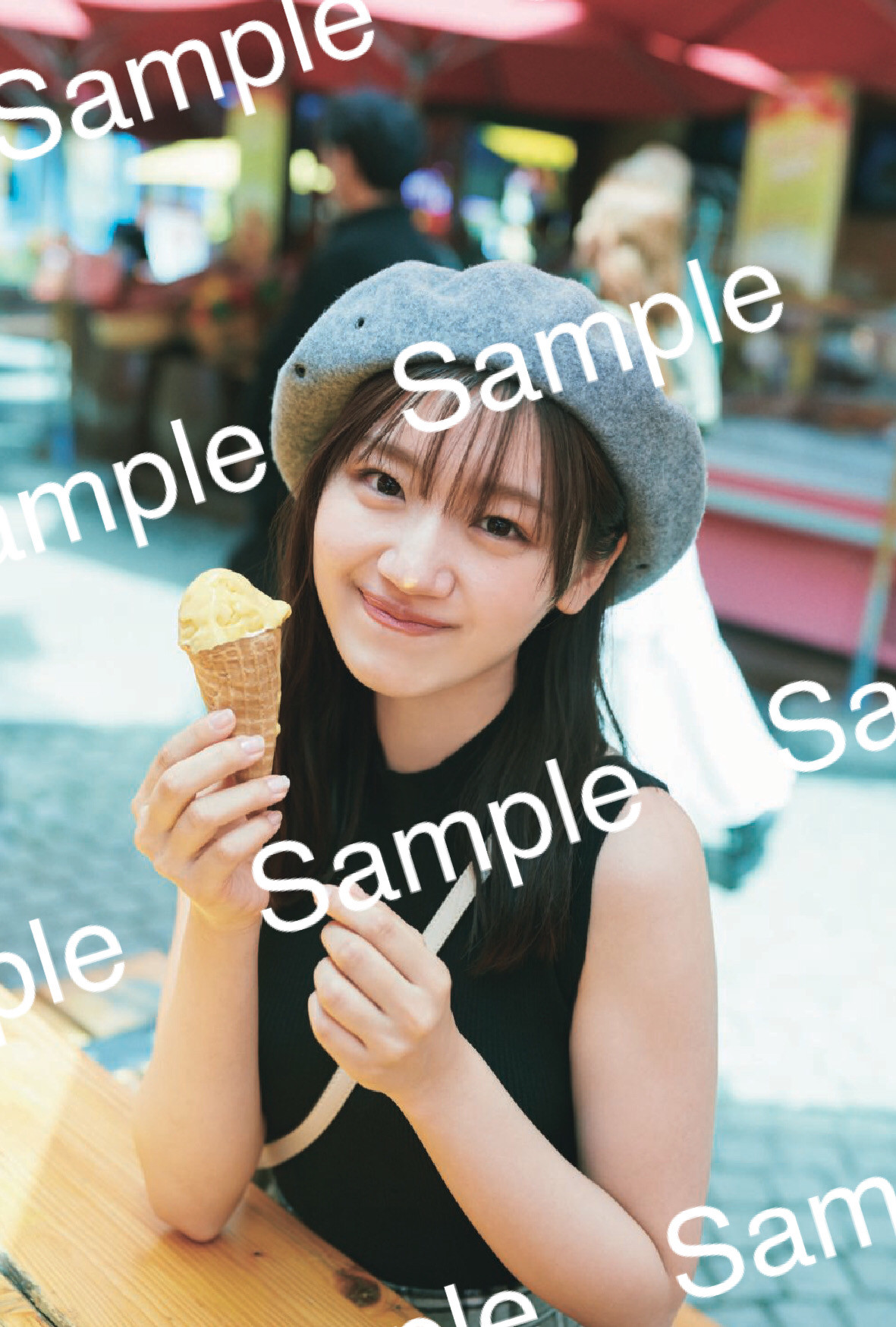 日向坂46佐々木美玲、あざとショット公開 1st写真集封入ポストカード