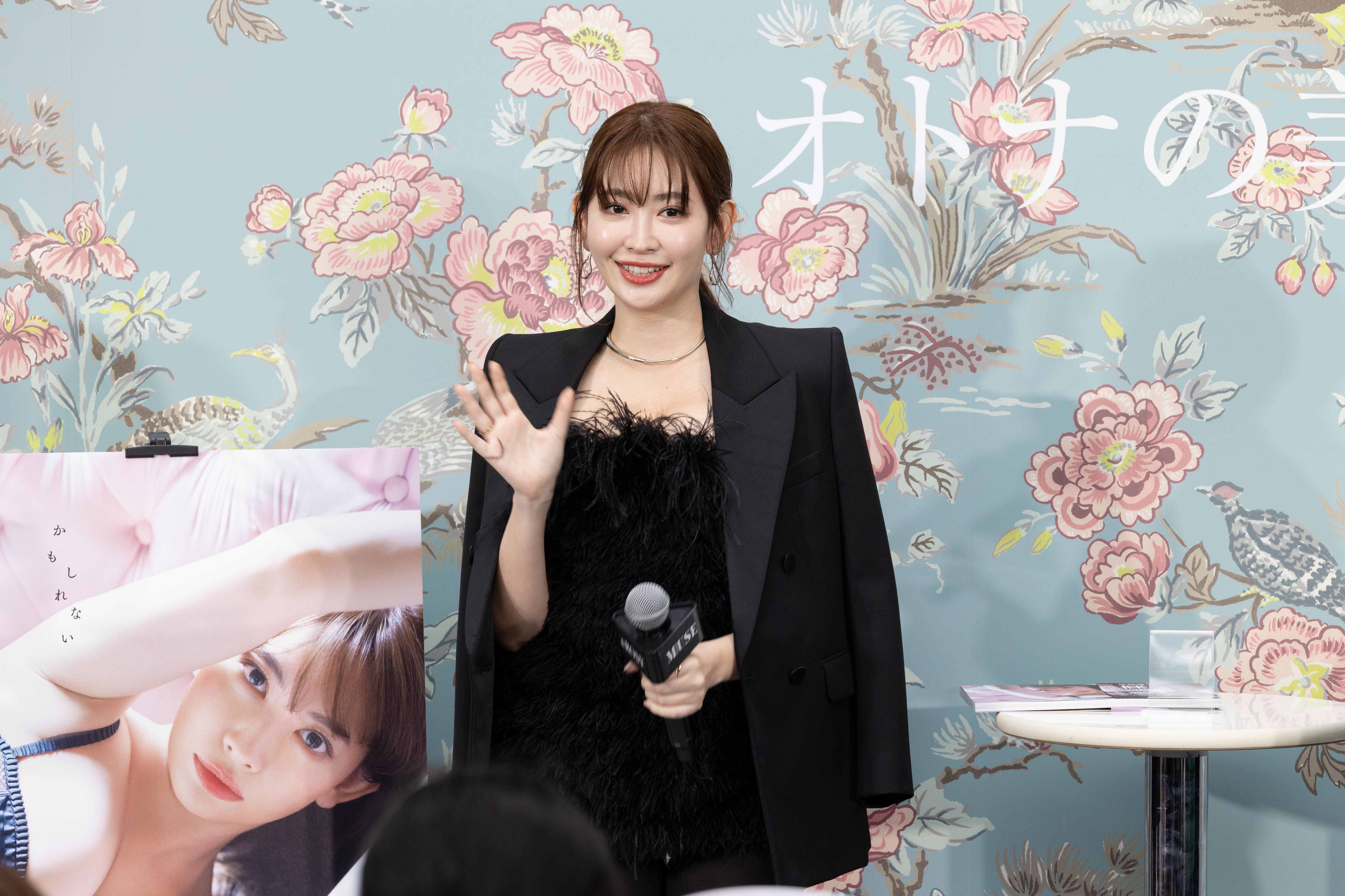 小嶋陽菜、元祖“マシュマロボディ”引き立つブラックコーデで登場