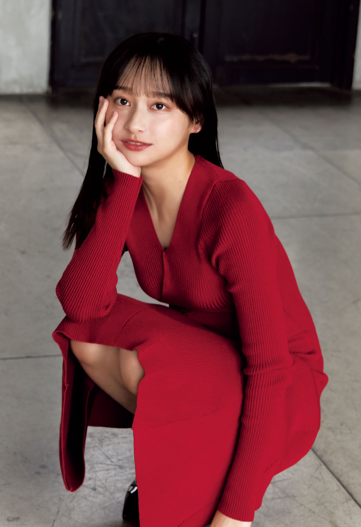 画像・写真 | 影山優佳、美脚＆圧巻デコルテ披露 『ヤンジャン』表紙