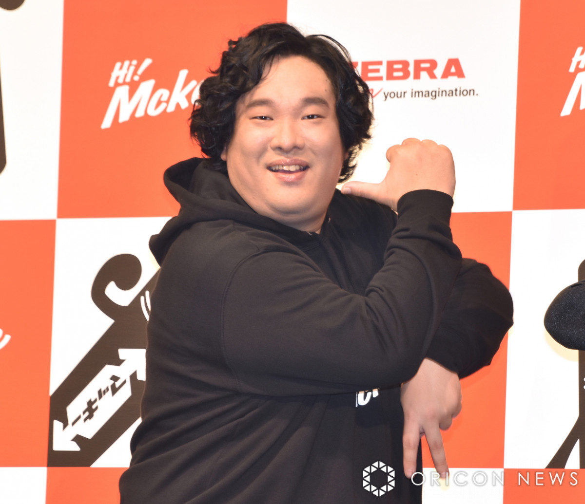 岡崎体育「まさか」 愛用商品とのコラボに驚き | オリコンニュース