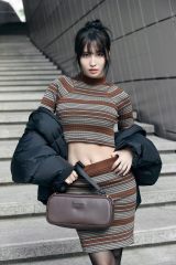 TWICE モモ、へそ出し美腹筋ショット公開 Onitsuka Tiger秋冬