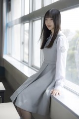 日向坂46新メンバー“五期生”坂井新奈、手書きプロフィール＆撮り下ろし