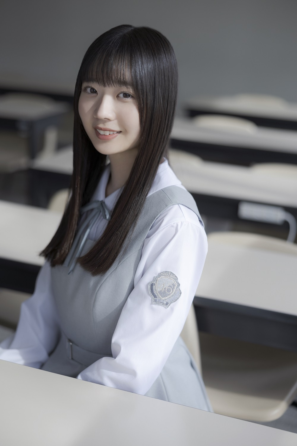 日向坂46新メンバー“五期生”坂井新奈、手書きプロフィール＆撮り下ろし