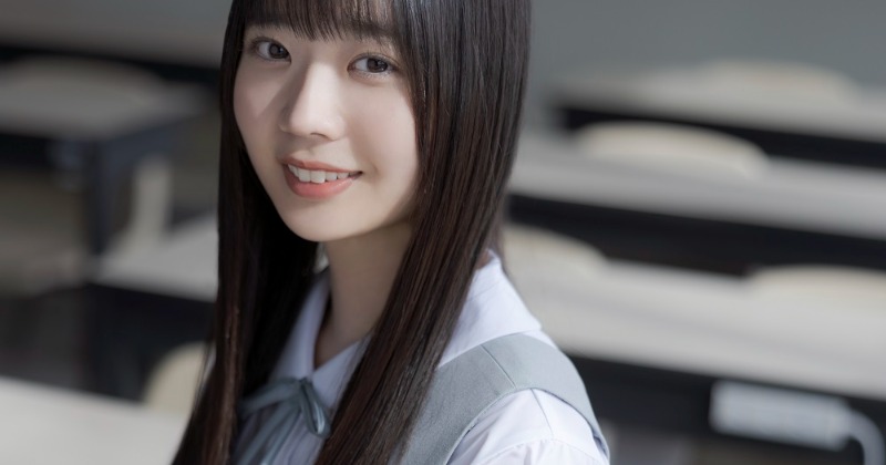 日向坂46新メンバー“五期生”坂井新奈、手書きプロフィール＆撮り下ろし