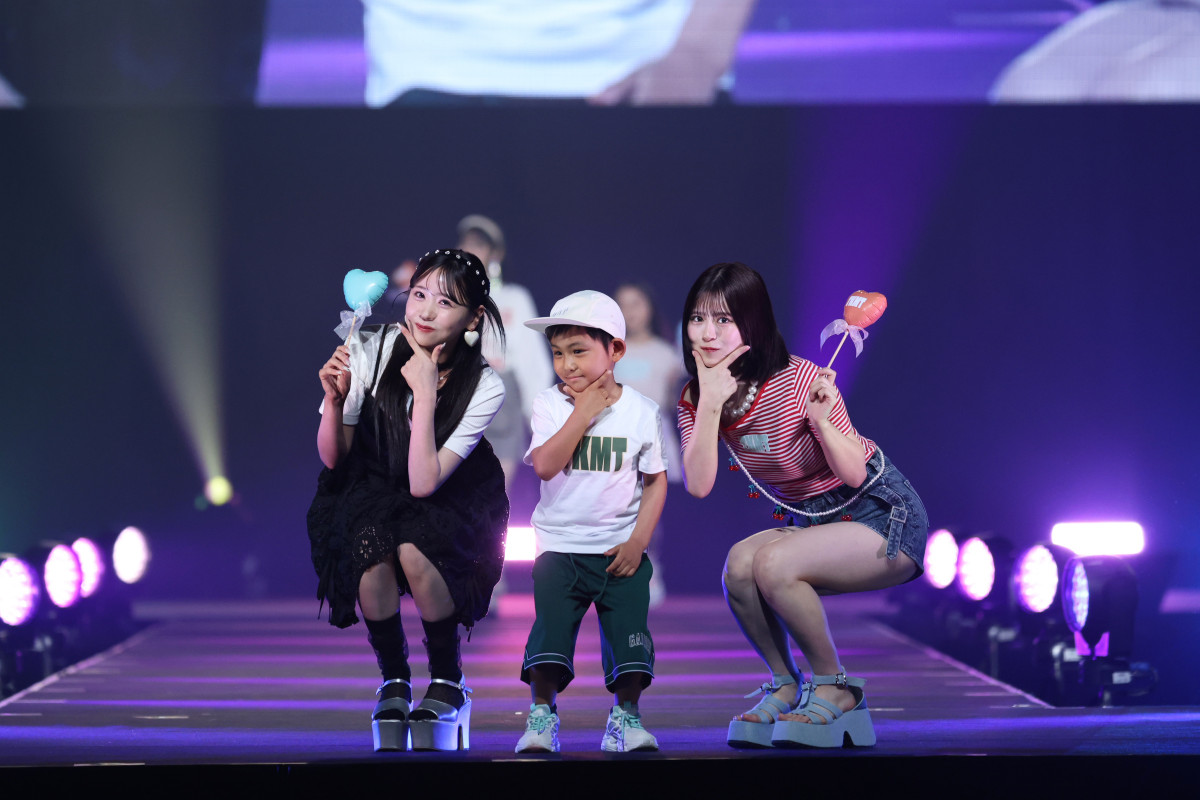 FRUITS ZIPPER、キッズモデルと仲良くランウェイ ライブステージでは