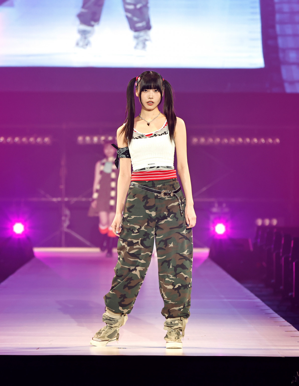 SWEET STEADY奥田彩友、ストリート元気っ子→美脚際立つクールな