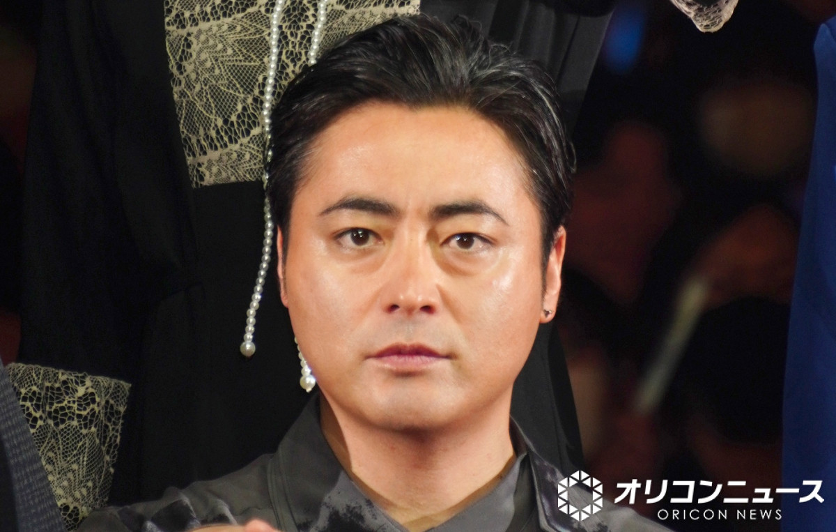 山田孝之、“宮崎駿監督”のコスプレ姿が話題「再現率高すぎます」「何で