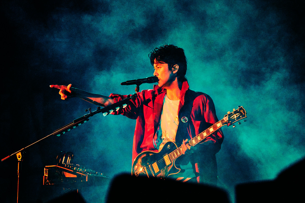 福山雅治、35周年ツアー完走 ファイナルの福岡公演で響かせた「道半ば