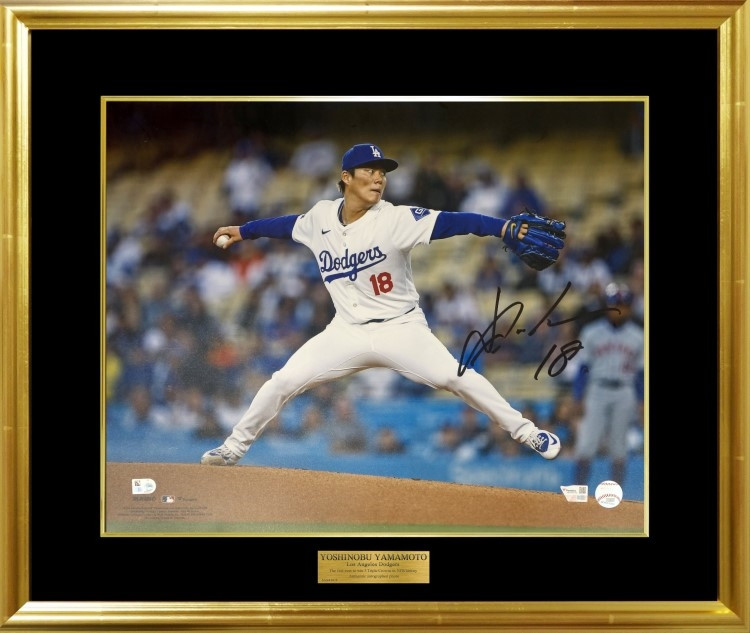 大谷翔平らの貴重コレクション、大阪で展示販売 直筆サイン入りユニ