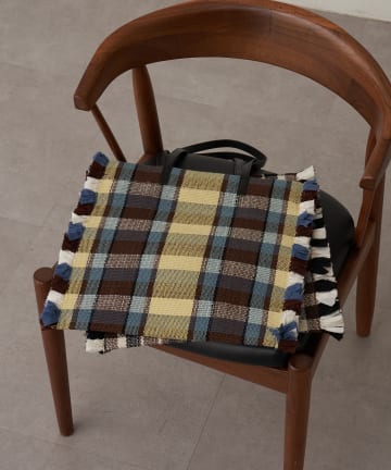 近日予約開始】【Jhuri Shate】ハーフサークルバッグ／L