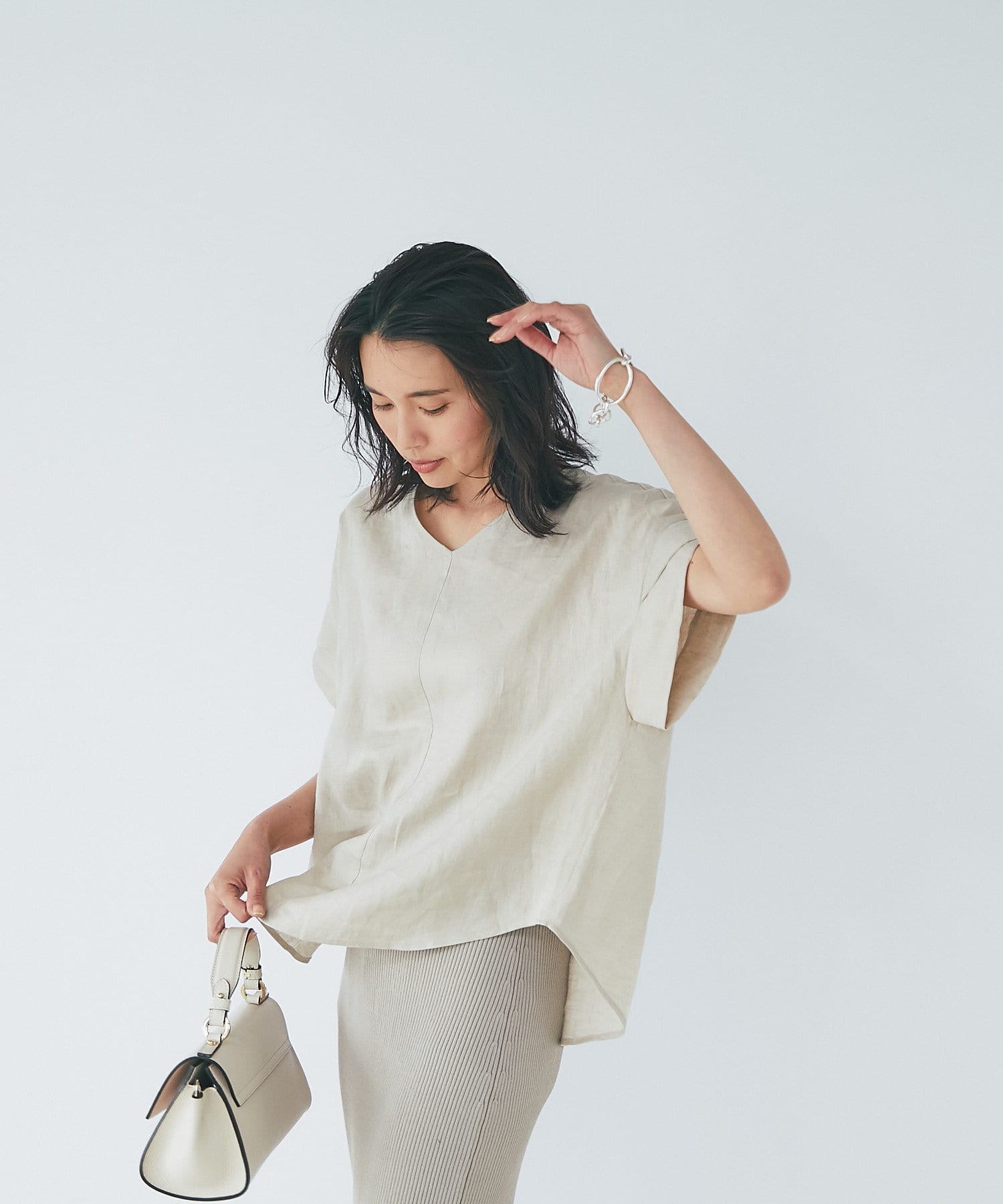 ナチュラルな風合いが魅力】リネンVネックブラウス | RIVE DROITE