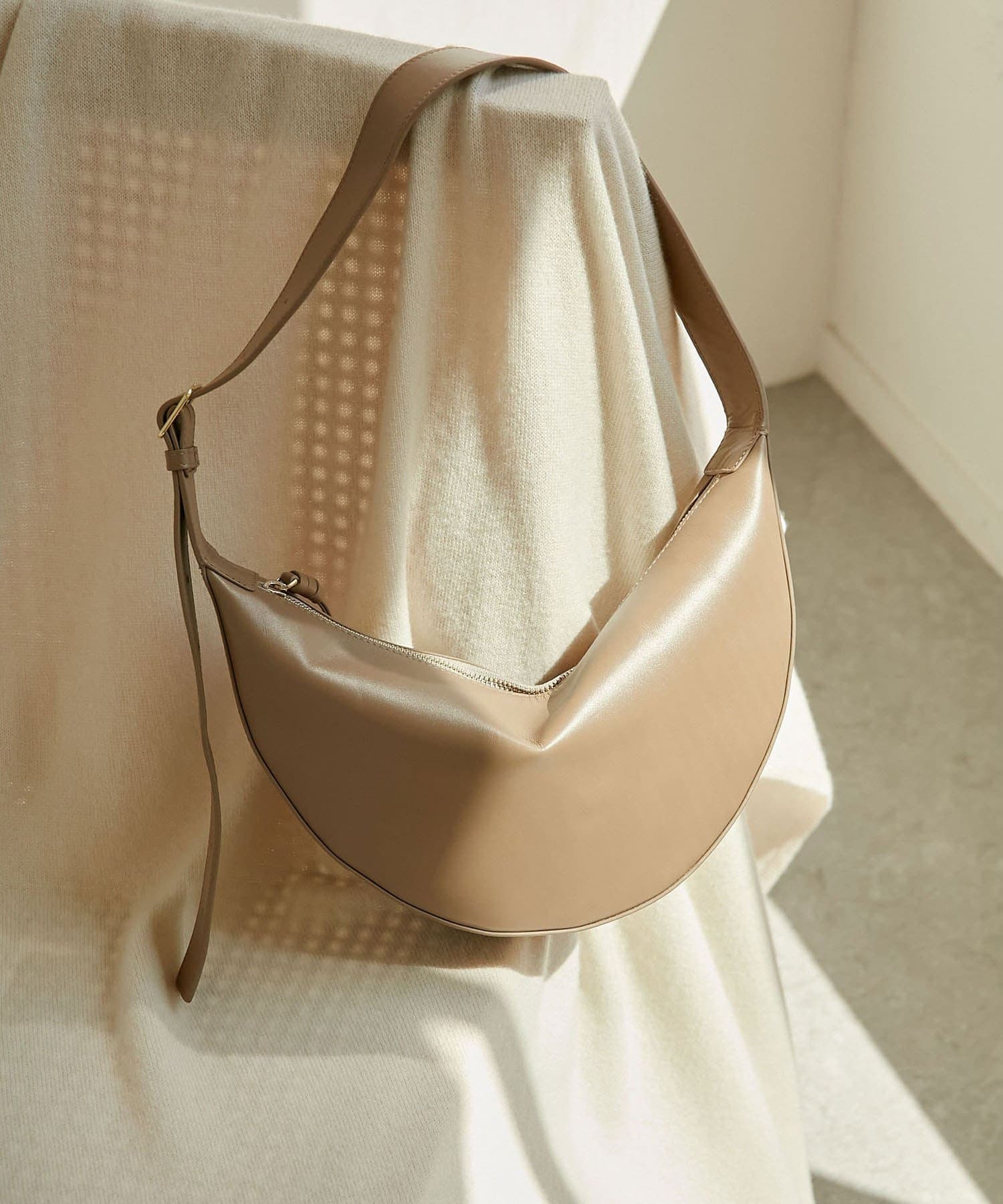 2.718】スリーククロスボディバッグ | GALLARDAGALANTE(ガリャルダ