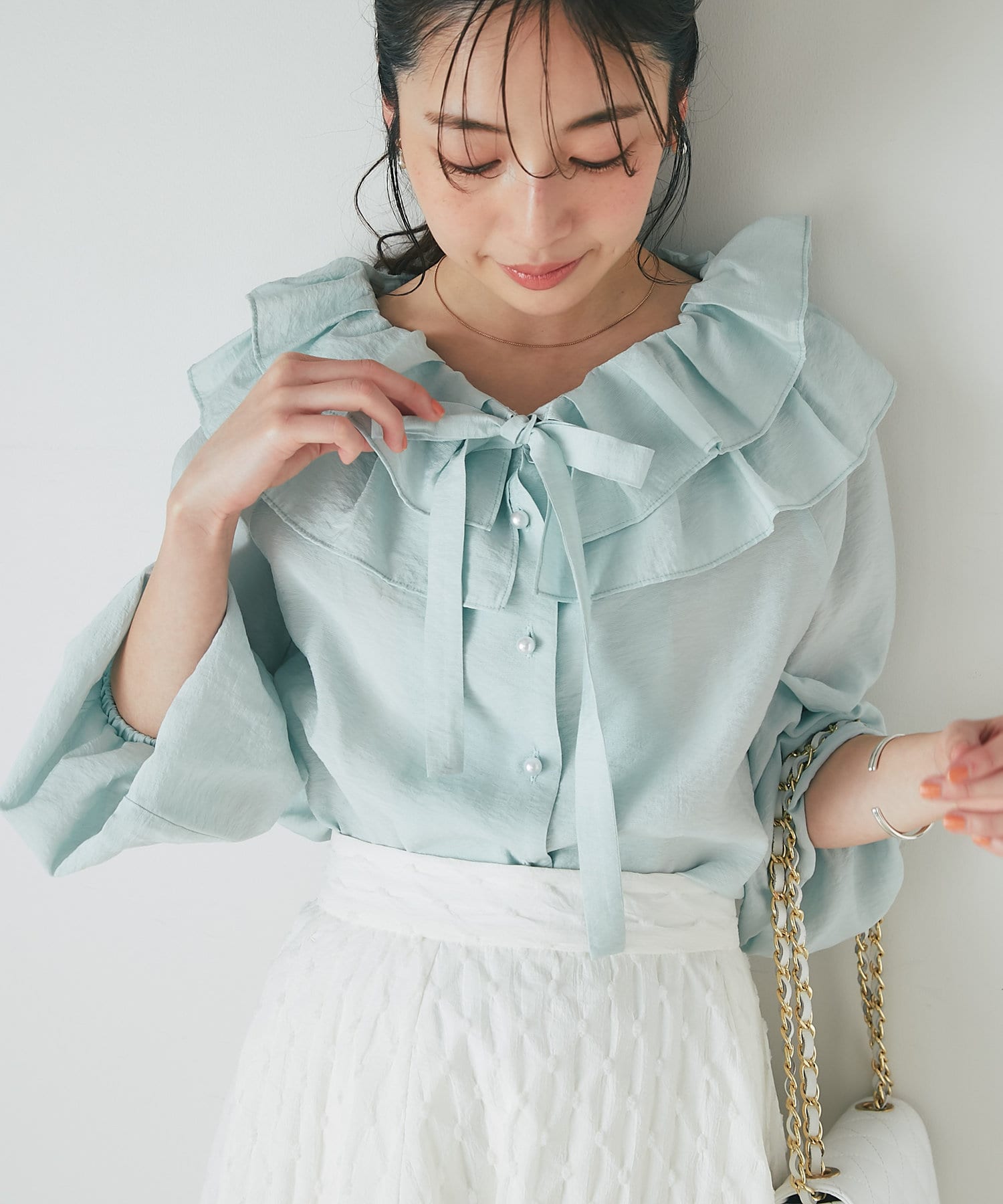 ホワイト復刻！新色登場】ギャザーフリルリボンブラウス | La boutique