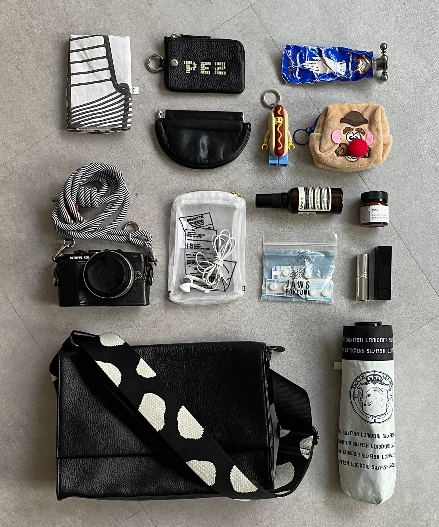 柄ワイドテープショルダーバッグ《本革/軽量470g/ボディバッグ/500ml