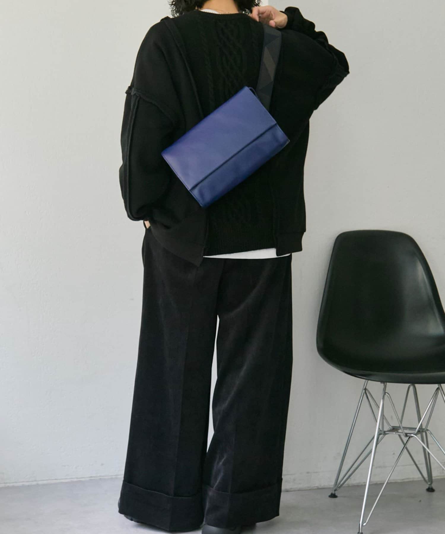 柄ワイドテープショルダーバッグ《本革/軽量470g/ボディバッグ/500ml