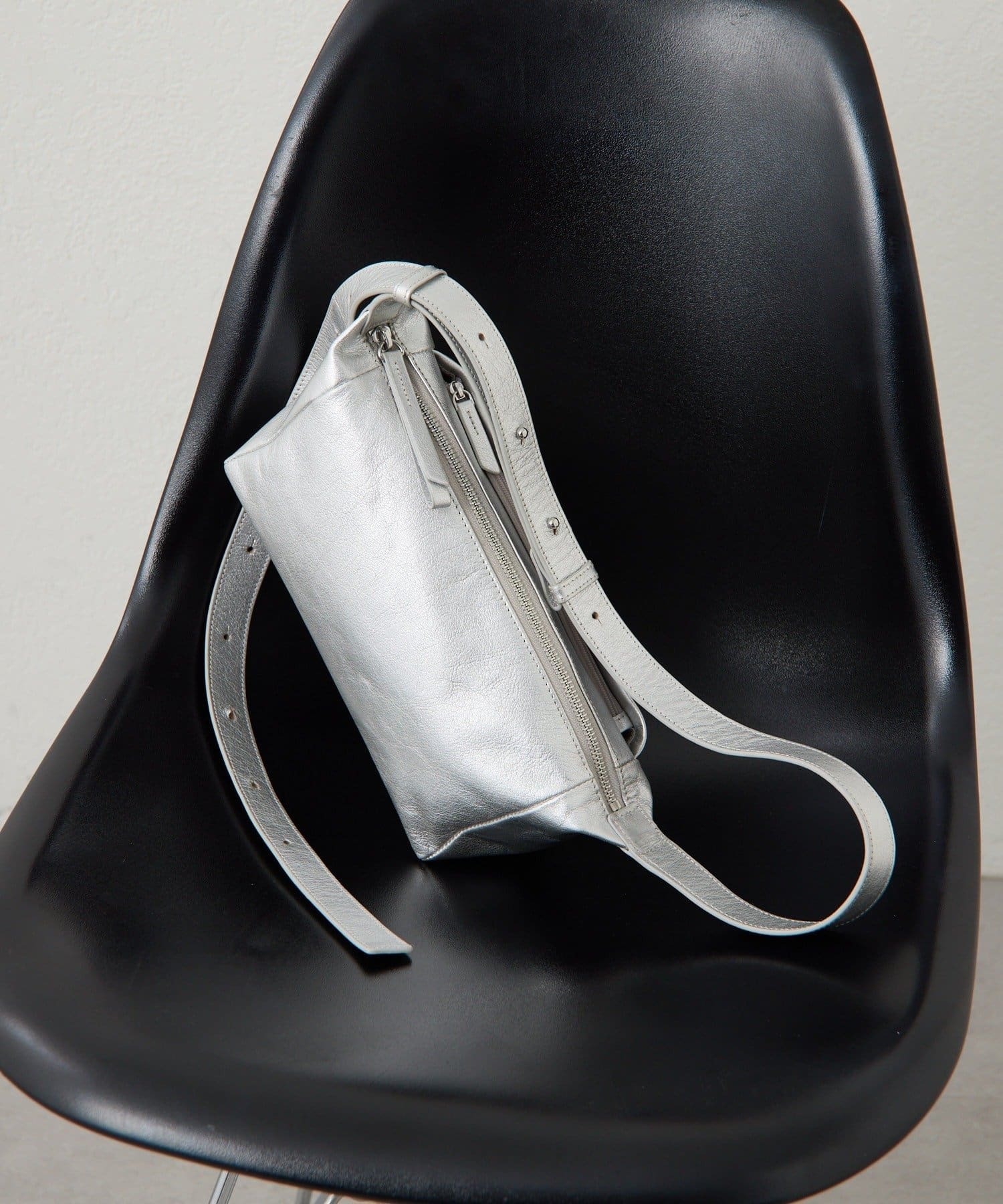 軽量/本革（山羊革）》ボックスミニショルダーバッグ | ear