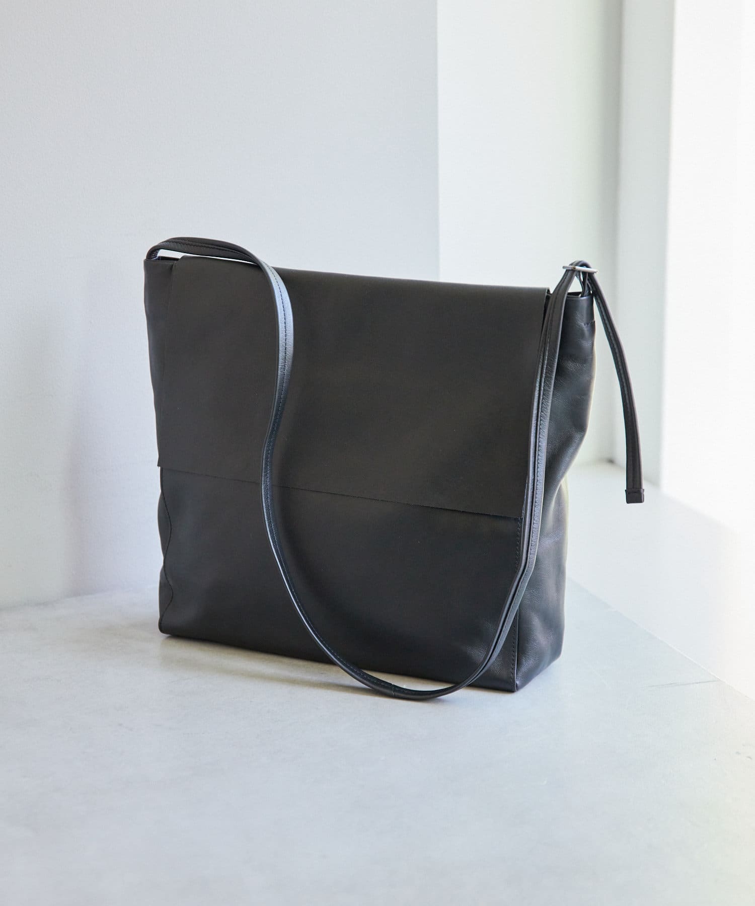 ear PAPILLONNER】《牛革》シンプルフラップショルダーバッグ | OUTLET