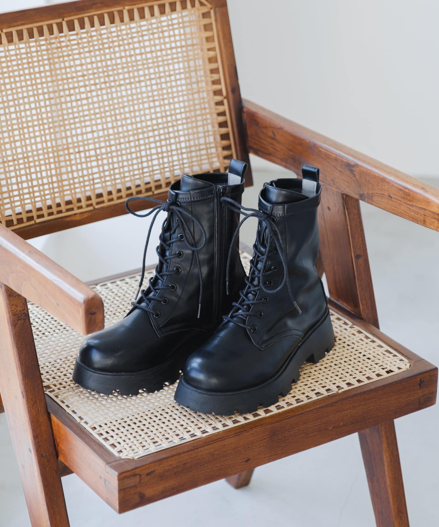 WEB・一部店舗限定】レースアップミドルブーツ | Kastane(カスタネ