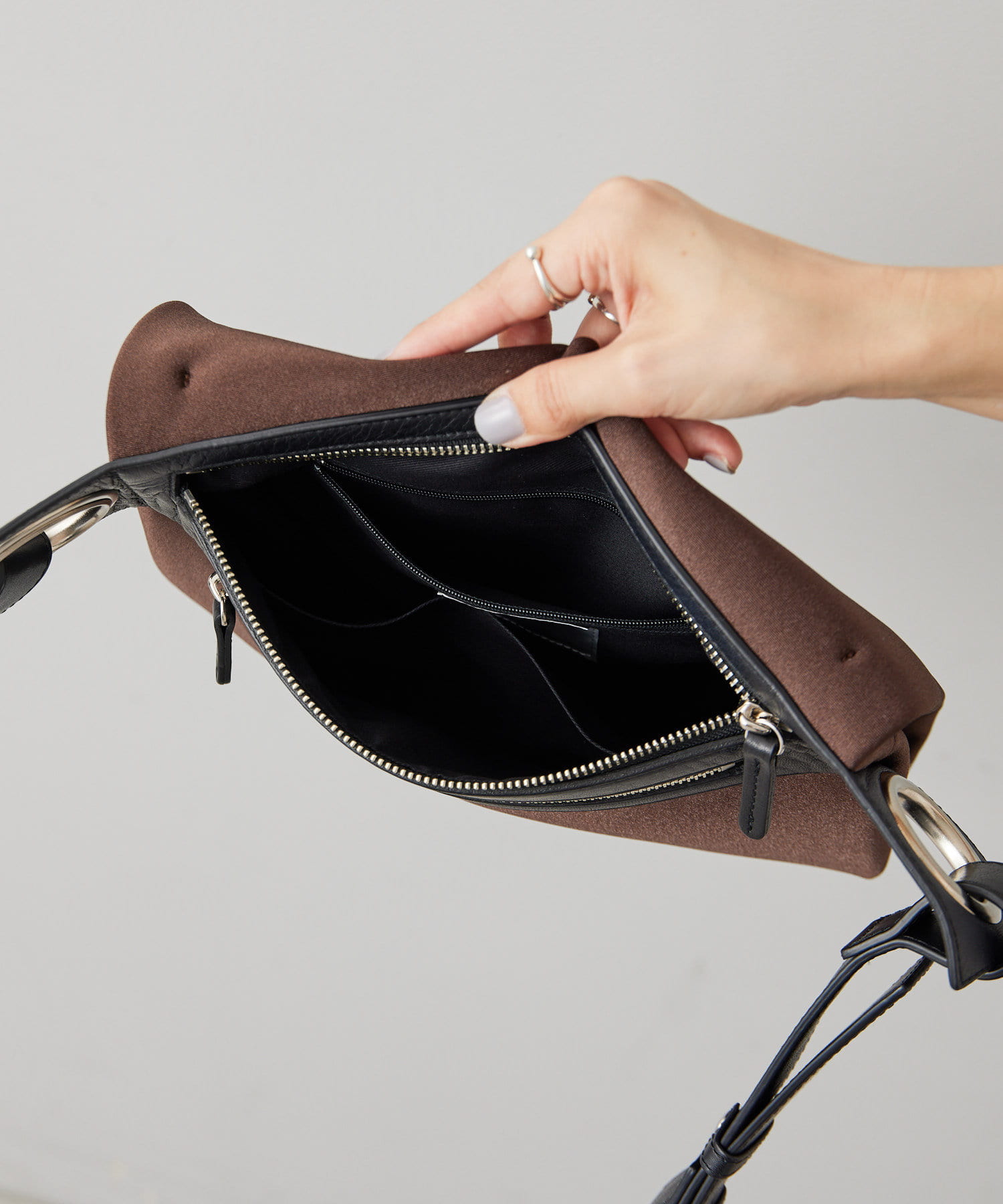 ear別注仕様あり》【kawa-kawa(カワカワ)】NO1289 WETボディバッグM