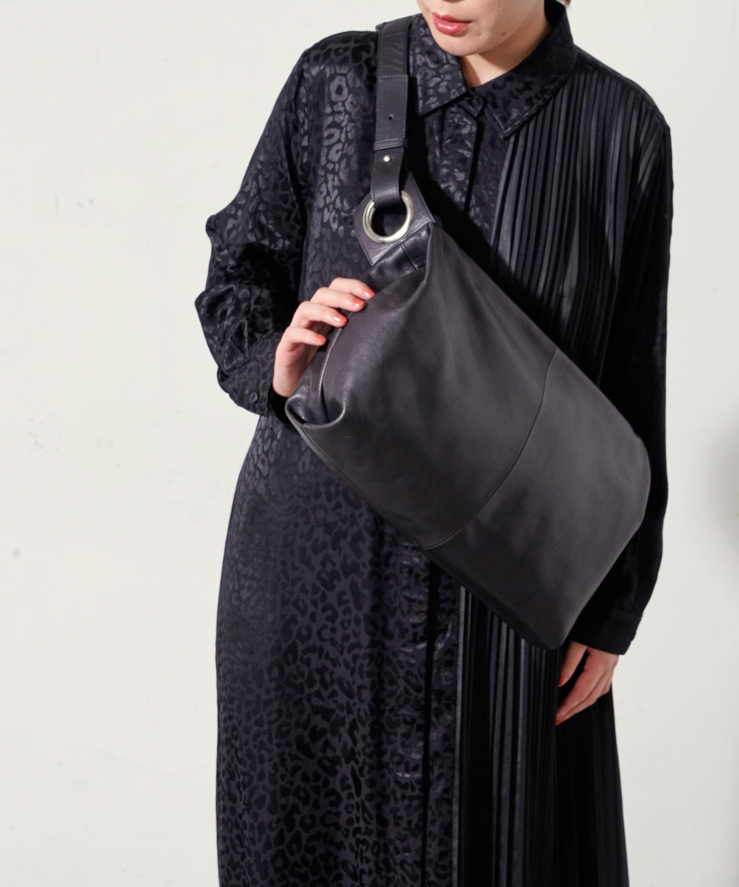 kawa-kawa(カワカワ)】NO1285 ハトメボディバッグ Lサイズ | ear