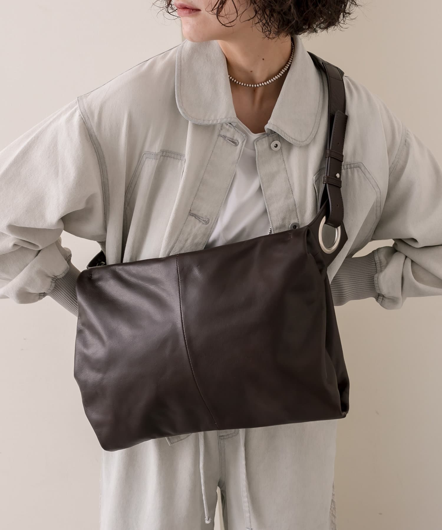 kawa-kawa(カワカワ)】NO1285 ハトメボディバッグ Lサイズ | ear