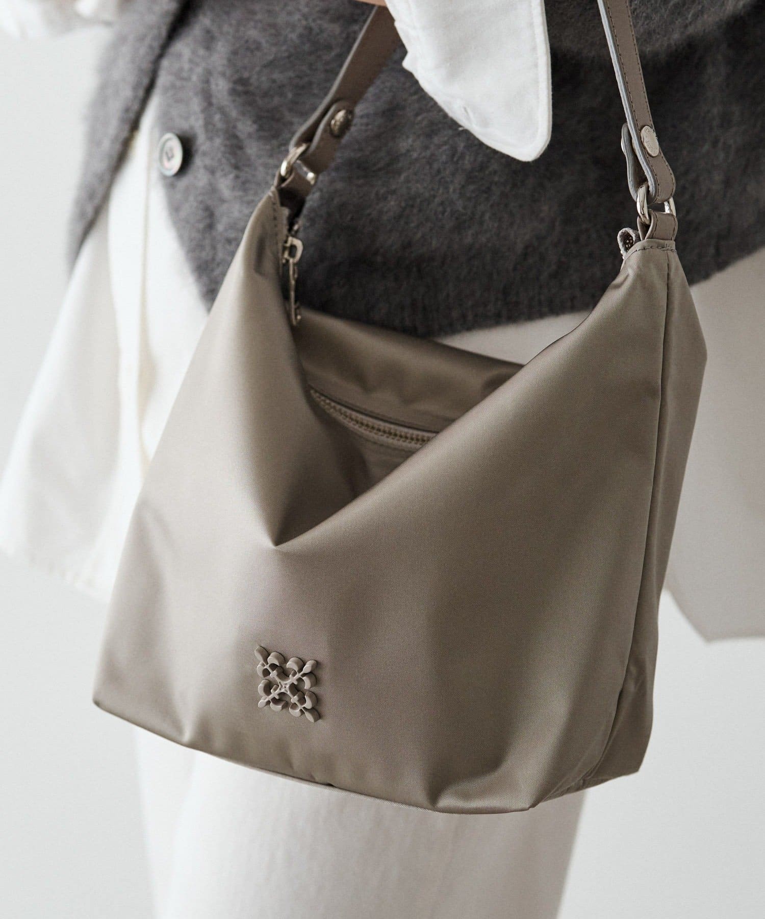 クラウズナイロンシンプルショルダーバッグ | russet(ラシット