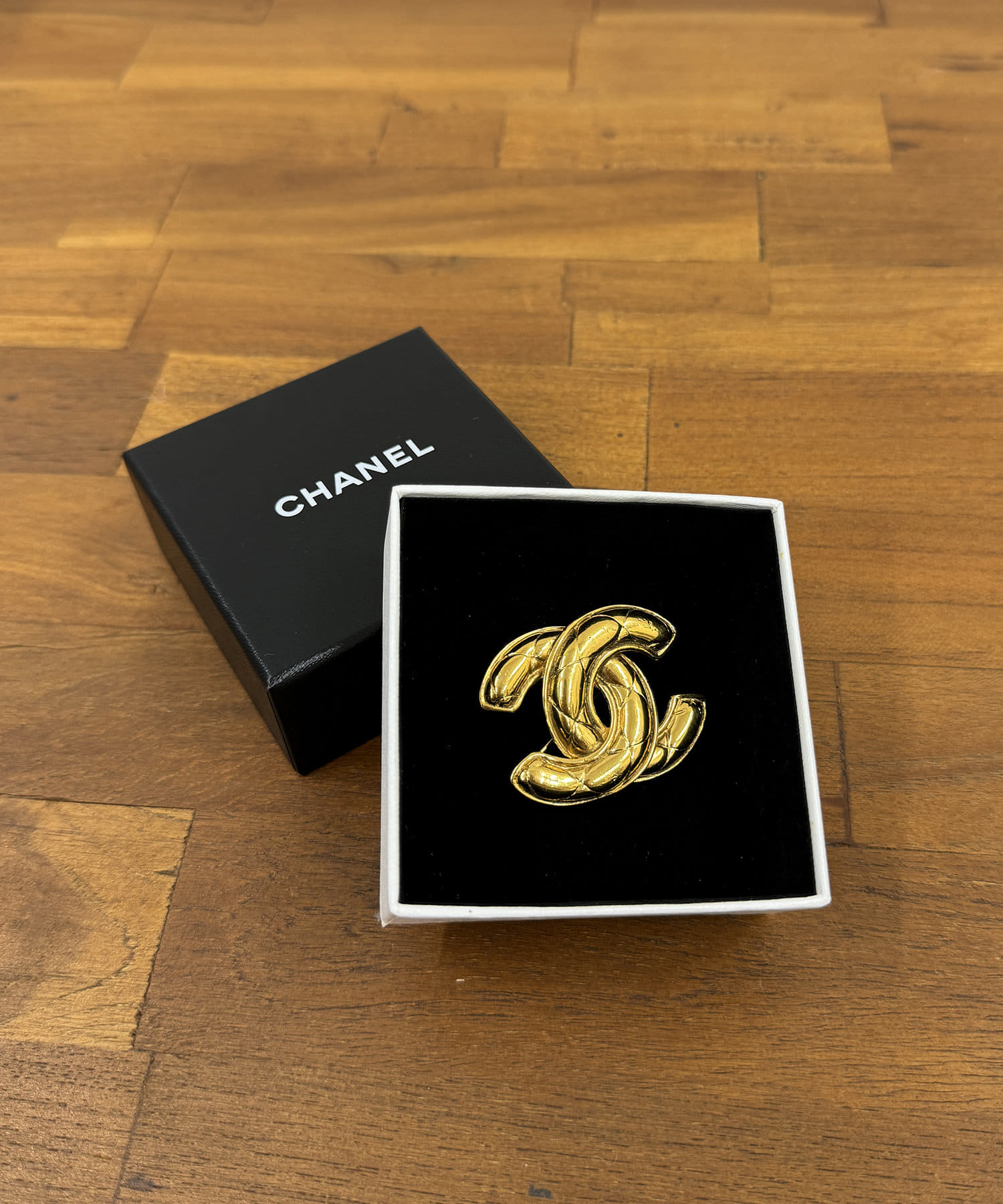 VINTAGEアイテム】CHANELマトラッセブローチ | LOUNGEDRESS(ラウンジ
