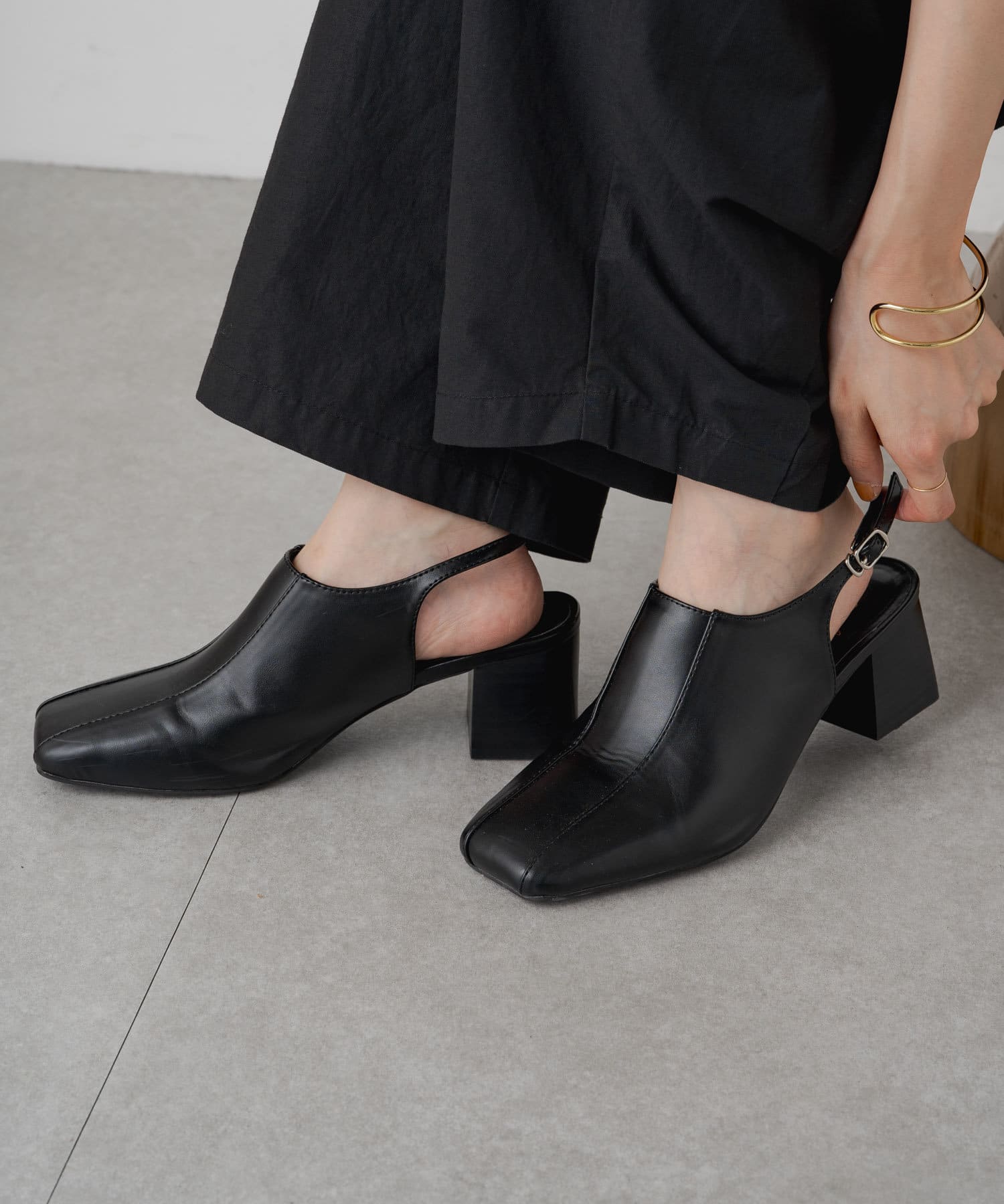 大人カジュアルにぴったり】スクエアストラップミュール | Omekashi