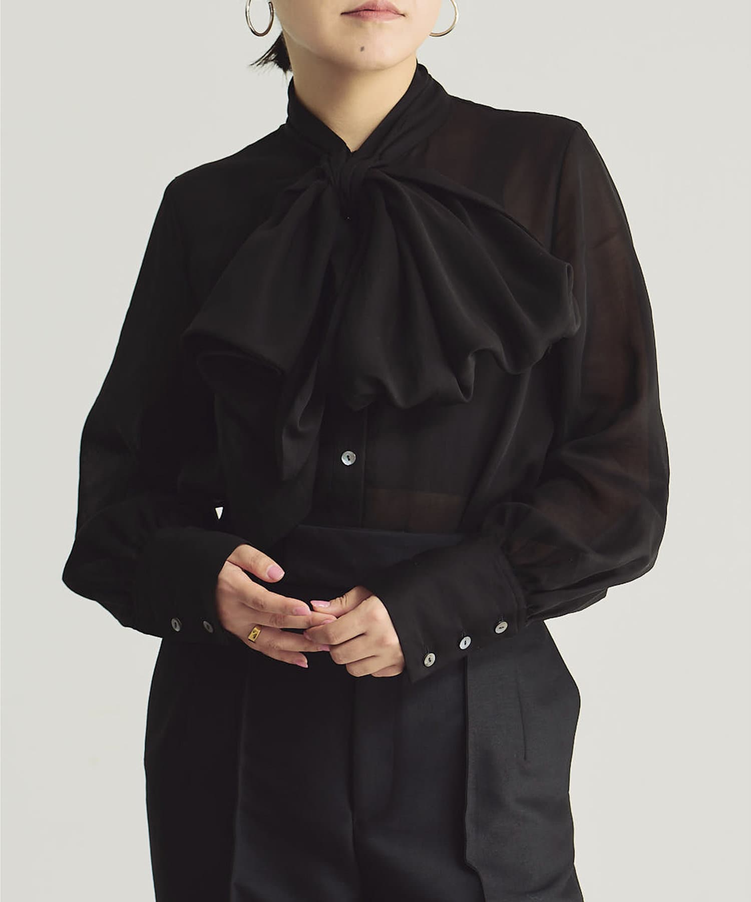 長谷川京子さんコラボ】ボウタイブラウス | Whim Gazette(ウィム