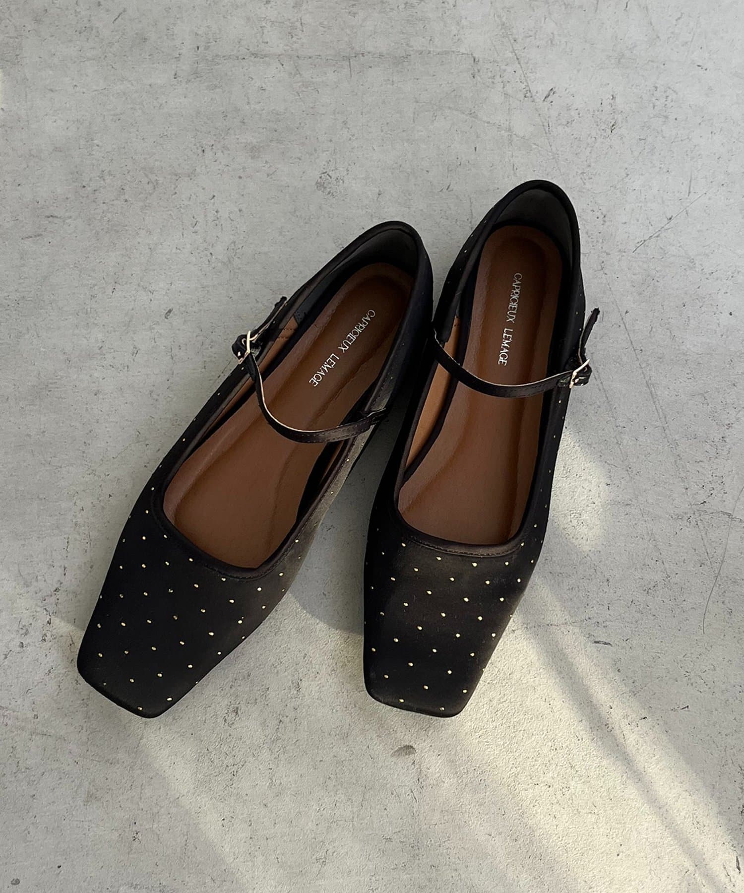 話題の人気シューズが再登場！】ドットフラットシューズ | CAPRICIEUX