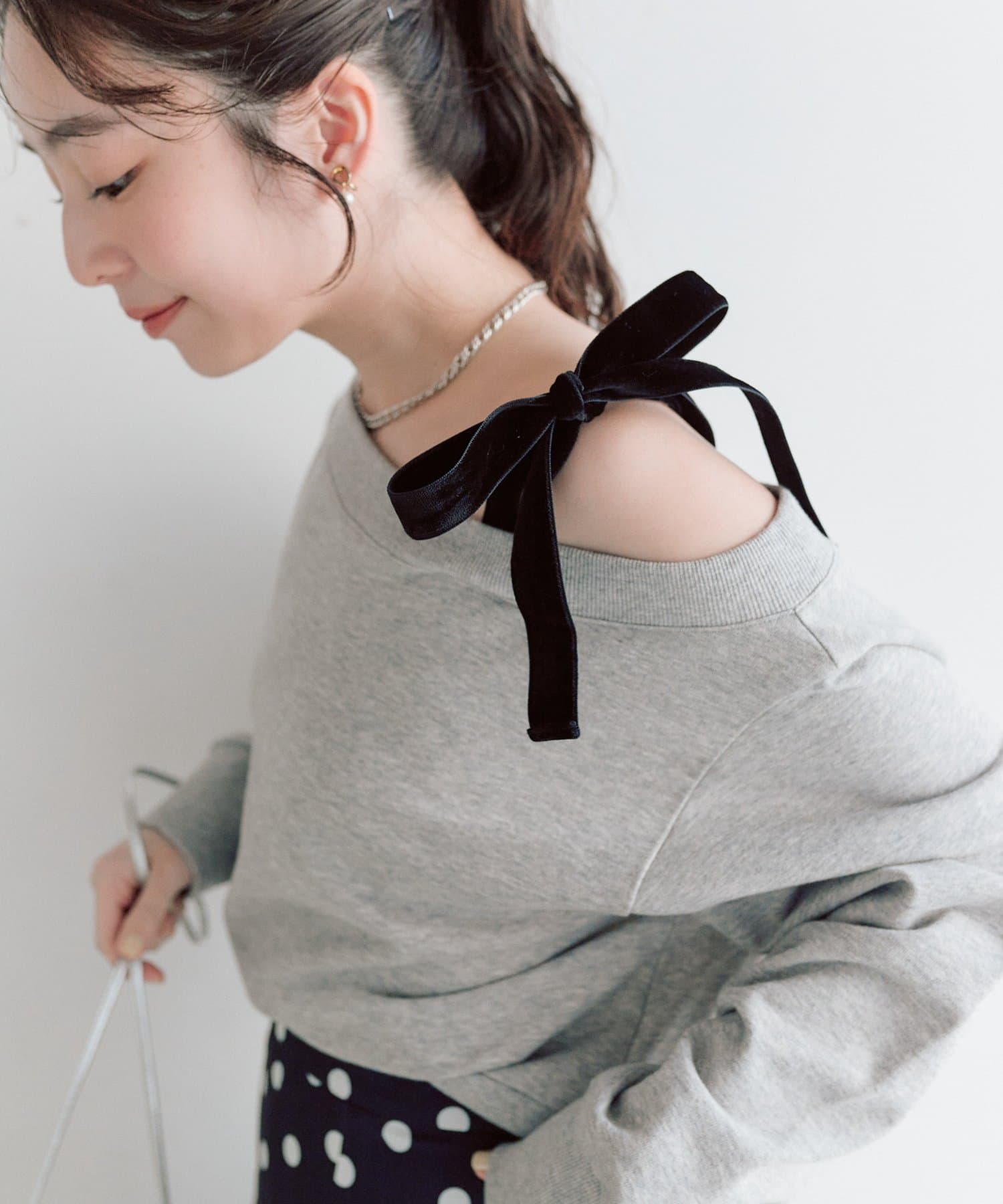 復刻！miki監修カラーあり】ミニ裏毛オフショルリボンプルオーバー